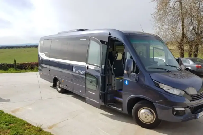 Cuánto cuesta alquilar un bús para 20 personas