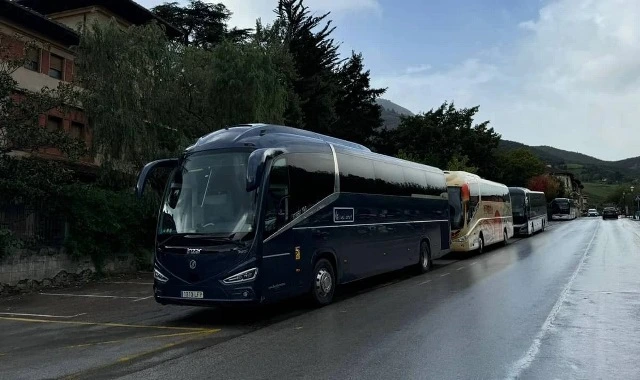Alquiler de autobuses para 55 personas