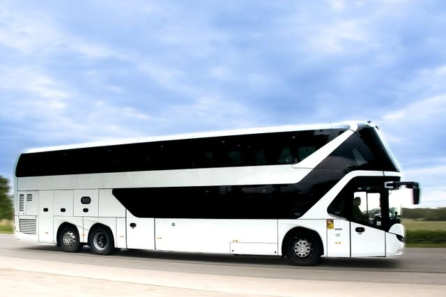 Autobuses nuevos vs. autobuses de segunda mano