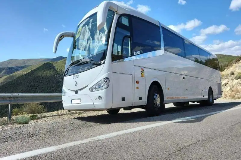 Cuándo es recomendable alquilar autobuses para grupos
