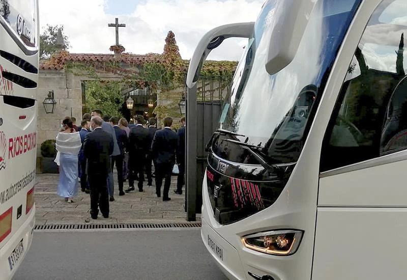 Ventajas de alquilar un autobús para viajes grupales