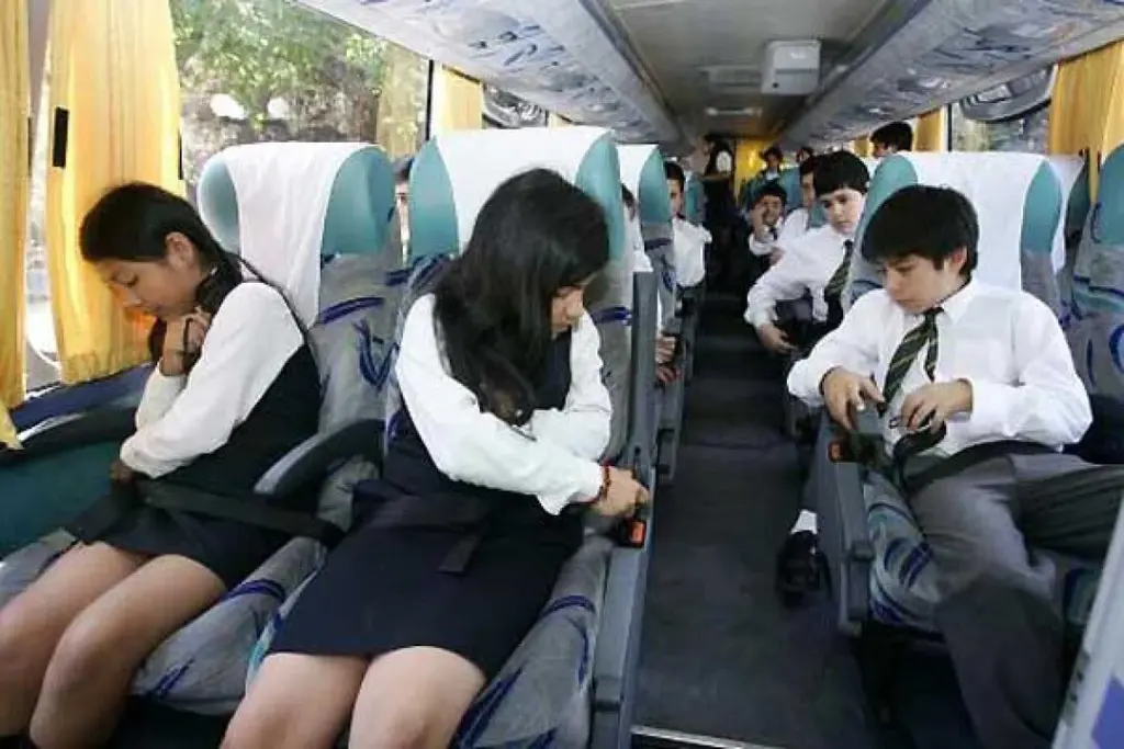 Se puede ir de pie en autobuses escolares