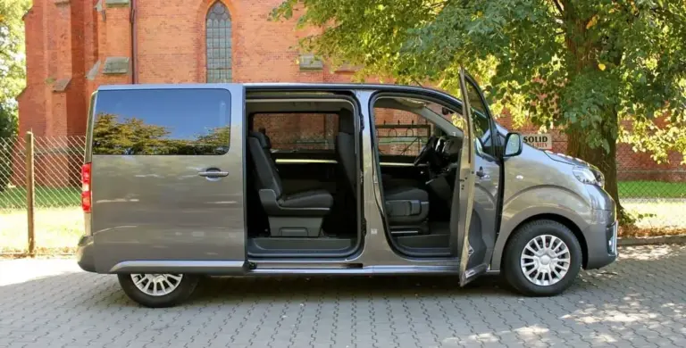 Vehículo mixto adaptable