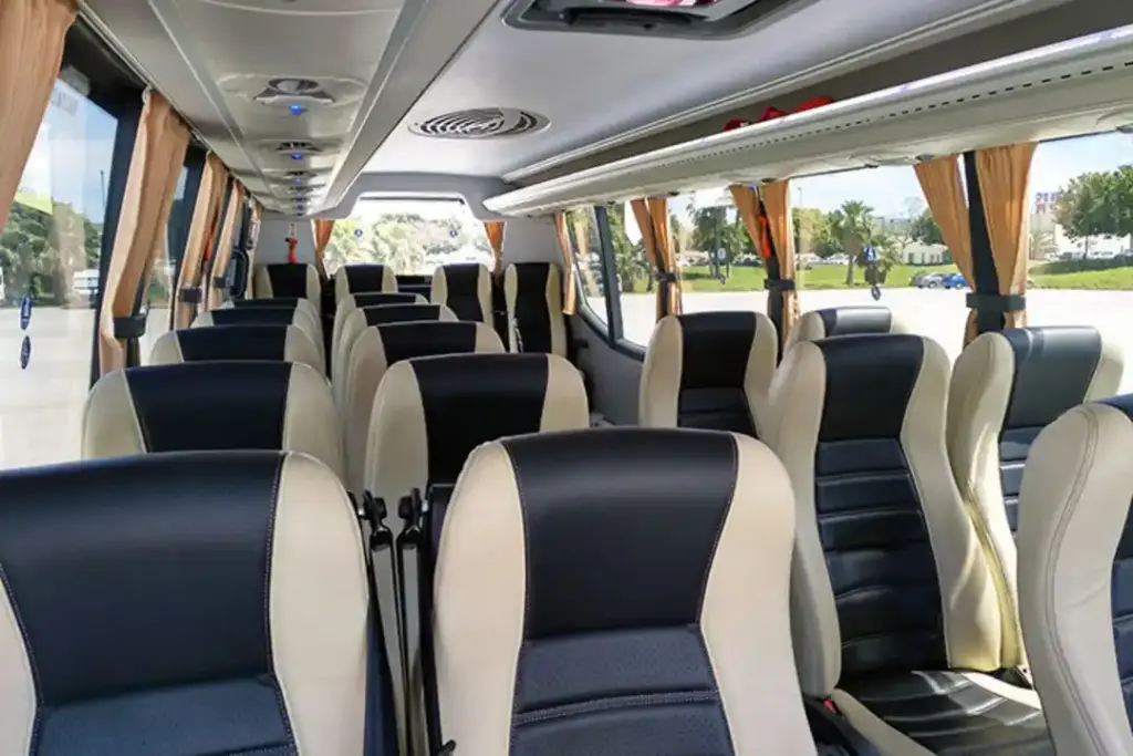 Cuántos asientos tiene un autobus