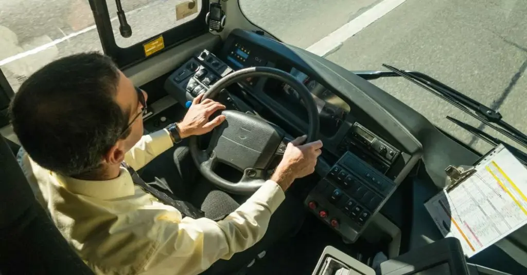 Horas máximas de conducción permitidas para conductores de autobús