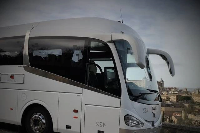 Cómo se calcula el precio alquiler autobús 55 plazas