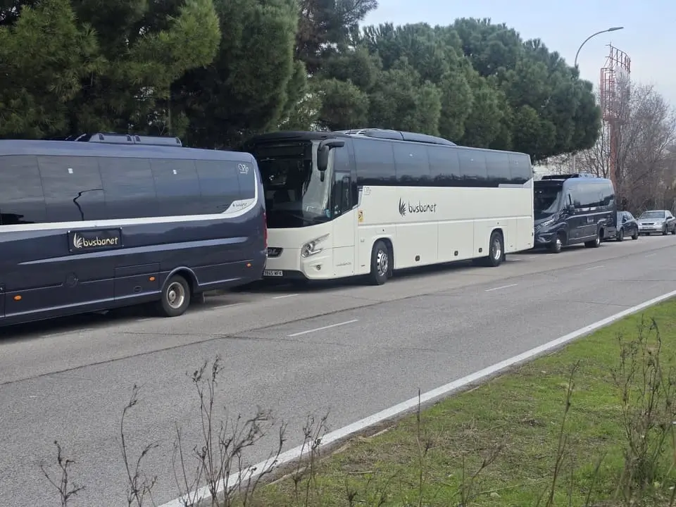 Es obligatorio que los autobuses lleven baño en España
