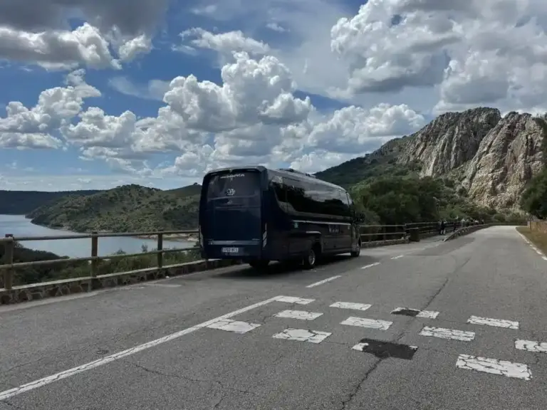 Cuánto cuesta alquilar un autobús para una excursión