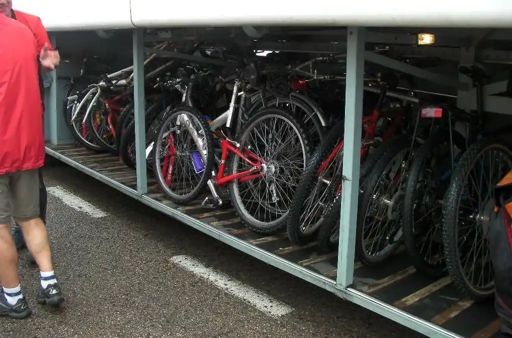 Cómo llevar una bicicleta en un bus