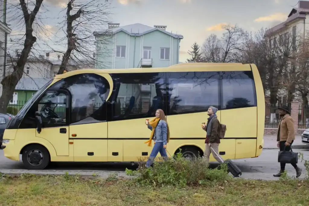 Coste de alquiler de autobuses para una excursión