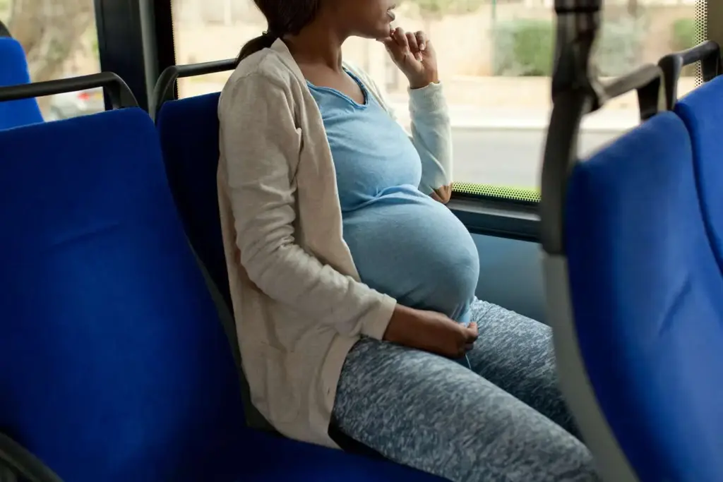 Es recomendable viajar en bus durante el embarazo