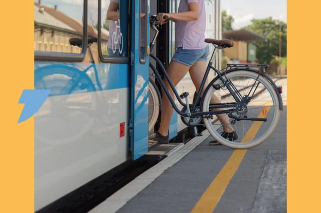 Transporte de bicicleta eléctrica en en bus