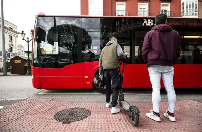 Se puede llevar el patinete eléctrico en el autobús