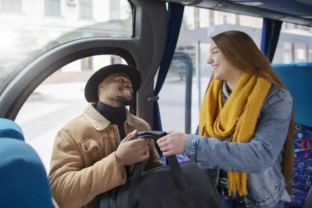 Es posible subir con maletas a un autobús