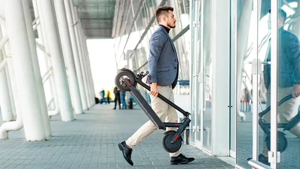Se puede llevar patinete eléctrico en un autobús
