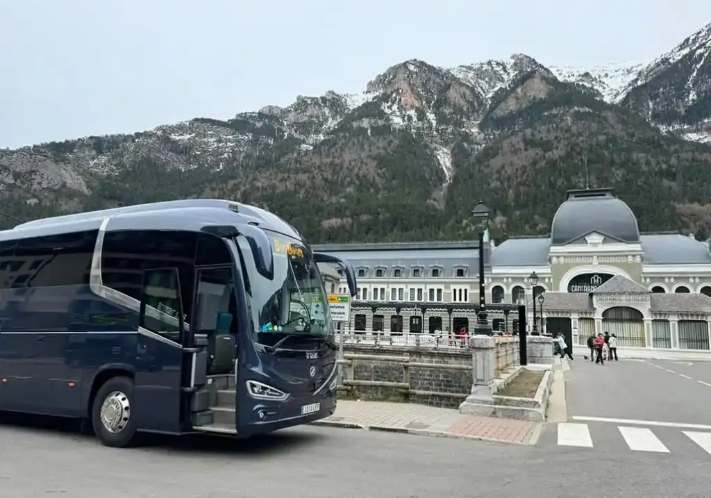 Cómo organizar la distribución de asientos en autobuses