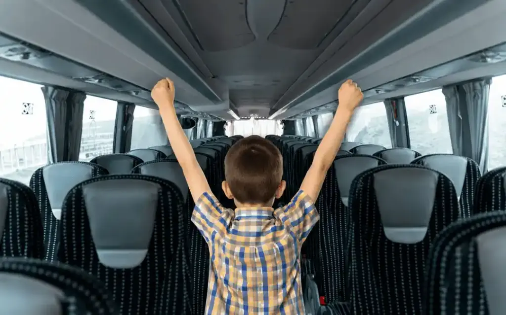 Alquilar un autobús para el transporte de menores