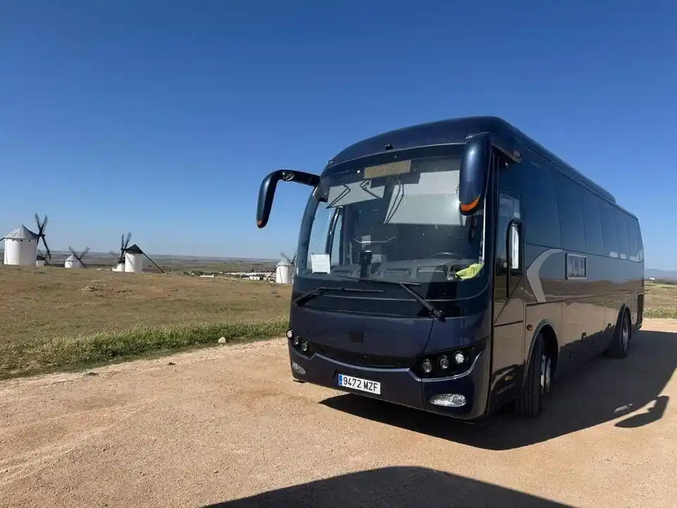 Autocar con conductor para excursiones